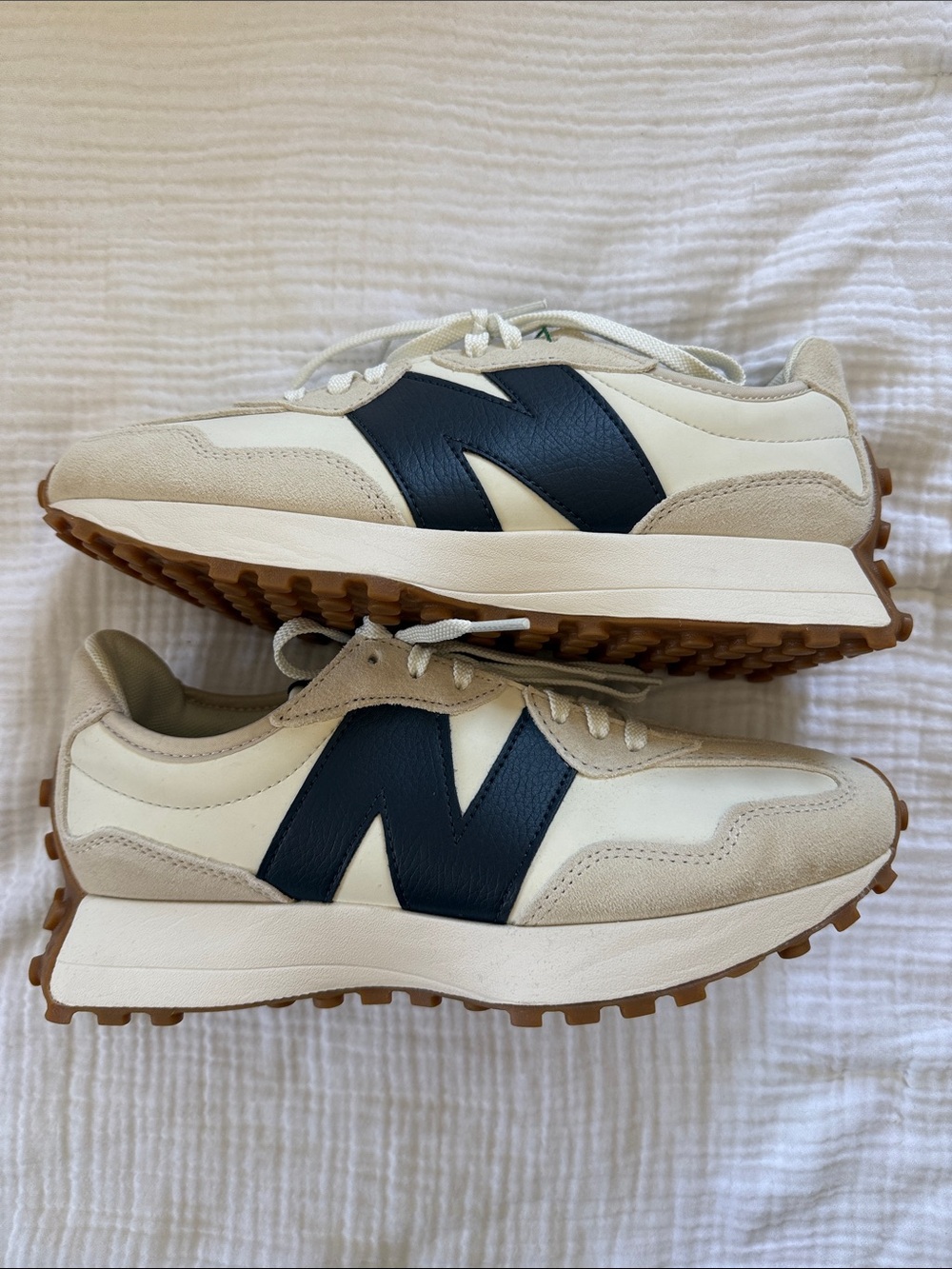 New Balance Women's 327 in Moonbeam Outerspace - Picture 6 of 6
